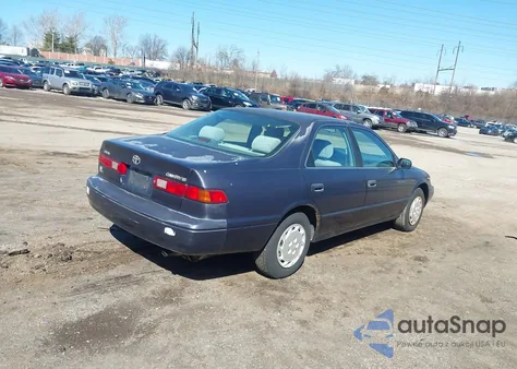 1998 Toyota Camry Le z USA, uszkodzony, nr VIN 4T1BG22K7WU355548